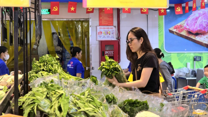 Saigon Co.op giảm 33% thực phẩm, cùng người dân tránh bão